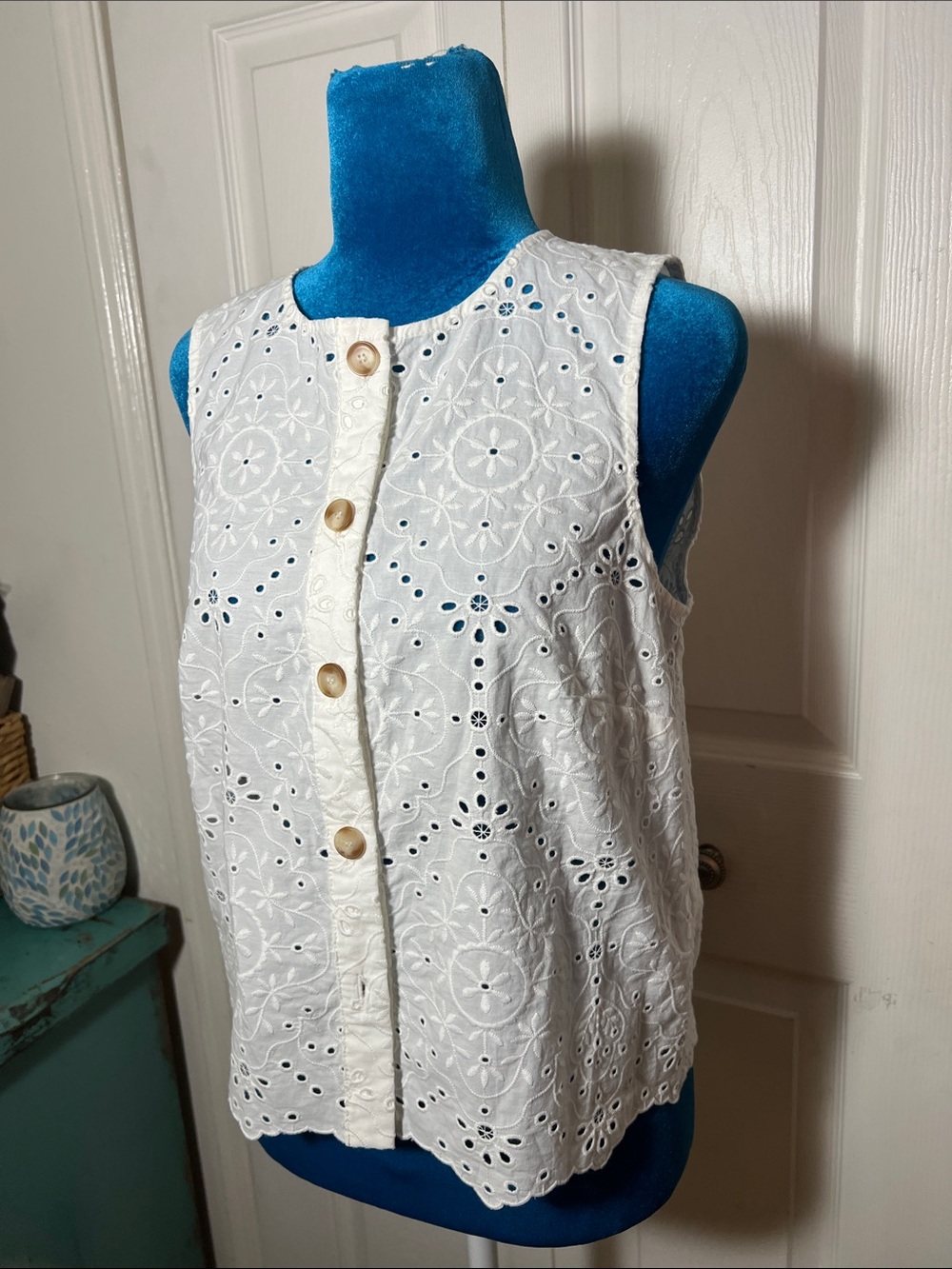 Sezane White Eyelet Button Tank Top - Picture 4 of 8